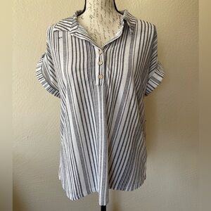 Collard B&W striped shirt with buttons